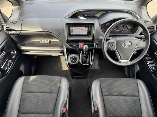Ref:AUX-24909974 TOYOTA VOXY 2021 2 Ref:AUX-24909974 TOYOTA VOXY 2021 - Image 2