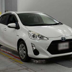 2015 Toyota Aqua white gasoline used car Japan export