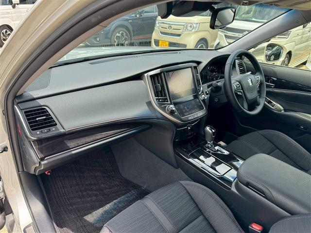 Ref:AUX-24938198 TOYOTA CROWN HYBRID 2017 4 Ref:AUX-24938198 TOYOTA CROWN HYBRID 2017 - Image 4