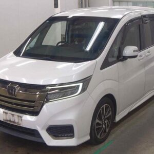 2017 Honda Stepwagon Spada pearl gasoline used car Japan export