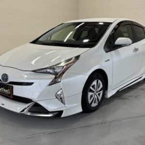 2017 Toyota Prius pearl hybrid used car Japan export