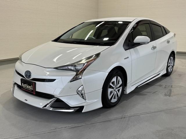 Ref:AUX-24968568 TOYOTA PRIUS 2017 1 2017 Toyota Prius pearl hybrid used car Japan export