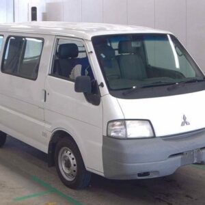 2004 Mitsubishi Delica Van white gasoline used car Japan export