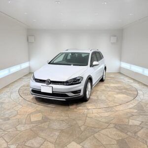 2017 Volkswagen Golf Alltrack white gasoline used car Japan export
