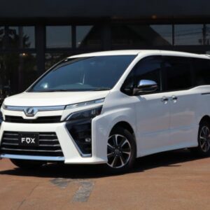 2018 Toyota Voxy pearl gasoline used car Japan export