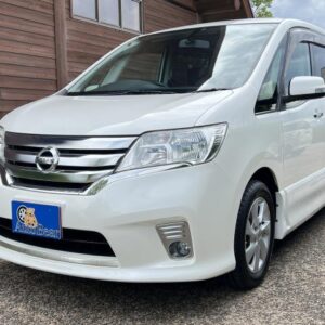 2011 Nissan Serena pearl gasoline used car Japan export