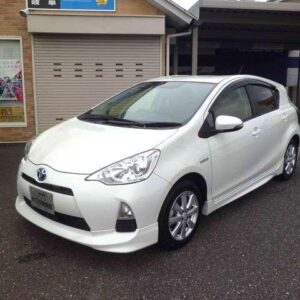 2014 Toyota Aqua pearl hybrid used car Japan export