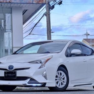 2016 Toyota Prius pearl hybrid used car Japan export