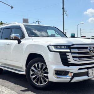 2025 Toyota Land Cruiser pearl gasoline used car Japan export