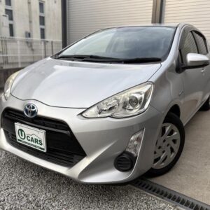 2015 Toyota Aqua silver hybrid used car Japan export