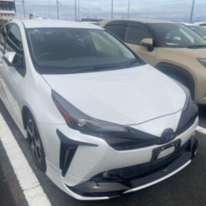 2021 Toyota Prius pearl hybrid used car Japan export