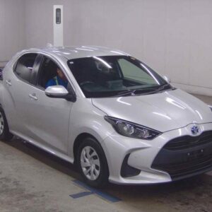 2021 Toyota Yaris silver gasoline used car Japan export