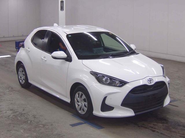 Ref:AUX-25000412 TOYOTA YARIS 2022 1 2022 Toyota Yaris white gasoline used car Japan export