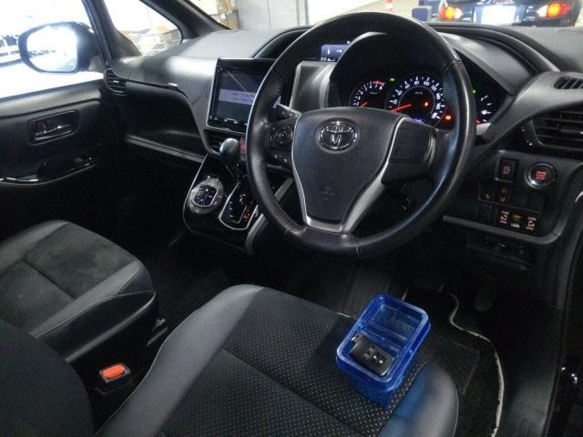 Ref:AUX-25000420 TOYOTA VOXY 2020 3 Ref:AUX-25000420 TOYOTA VOXY 2020 - Image 3