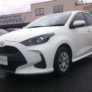 2021 Toyota Yaris white gasoline used car Japan export