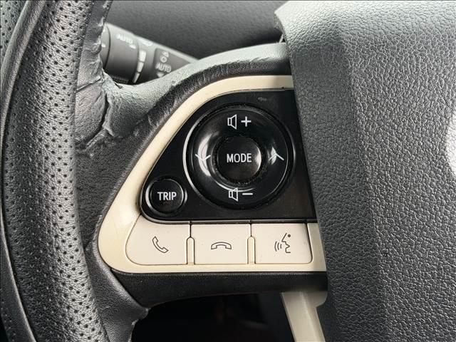Ref:AUX-25014633 TOYOTA PRIUS 2016 13 Ref:AUX-25014633 TOYOTA PRIUS 2016 - Image 13