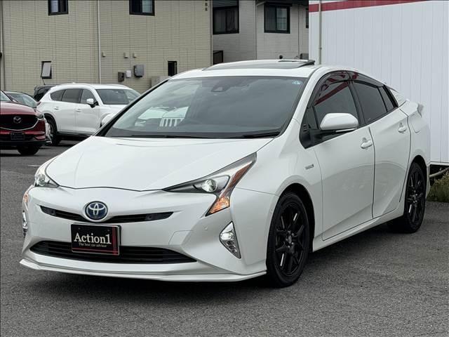 Ref:AUX-25014633 TOYOTA PRIUS 2016 1 2016 Toyota Prius pearl hybrid used car Japan export