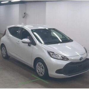 2023 Toyota Aqua pearl gasoline used car Japan export