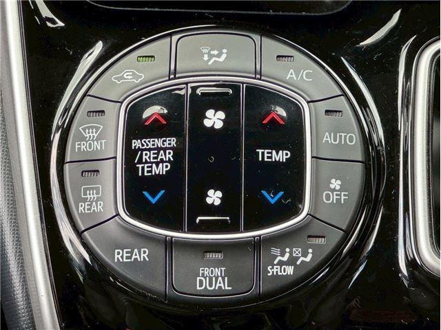Ref:AUX-25015544 TOYOTA VOXY 2019 18 Ref:AUX-25015544 TOYOTA VOXY 2019 - Image 18
