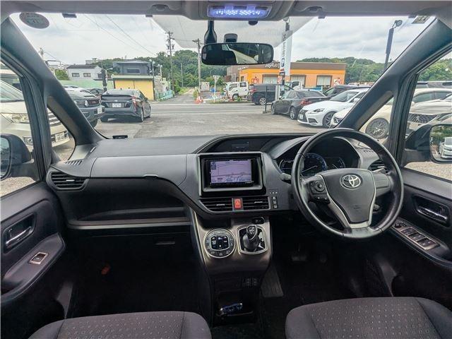 Ref:AUX-25015635 TOYOTA VOXY 2014 2 Ref:AUX-25015635 TOYOTA VOXY 2014 - Image 2