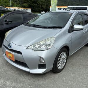 2012 Toyota Aqua silver hybrid used car Japan export