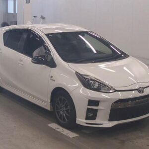 2017 Toyota Aqua pearl gasoline used car Japan export