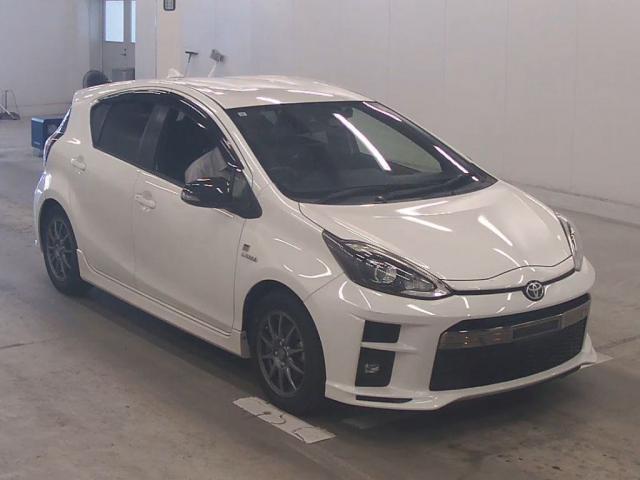 Ref:AUX-25036748 TOYOTA AQUA 2017 1 2017 Toyota Aqua pearl gasoline used car Japan export