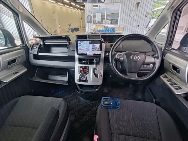 Ref:AUX-25040934 TOYOTA VOXY 2010 3 Ref:AUX-25040934 TOYOTA VOXY 2010 - Image 3