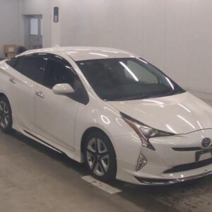 2016 Toyota Prius pearl gasoline used car Japan export