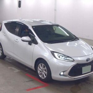 2022 Toyota Aqua pearl gasoline used car Japan export