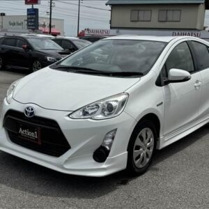 2015 Toyota Aqua white hybrid used car Japan export