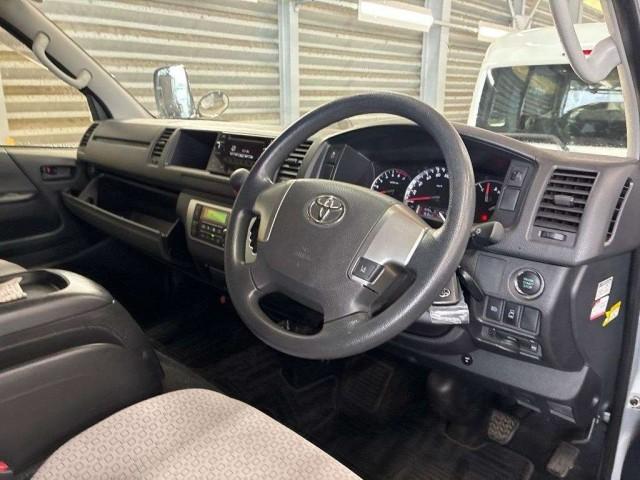 Ref:AUX-25061530 TOYOTA HIACE COMMUTER 2020 4 Ref:AUX-25061530 TOYOTA HIACE COMMUTER 2020 - Image 4