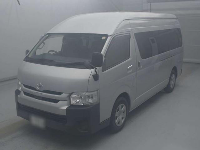 Ref:AUX-25061530 TOYOTA HIACE COMMUTER 2020 1 2020 Toyota Hiace Commuter silver gasoline used car Japan export