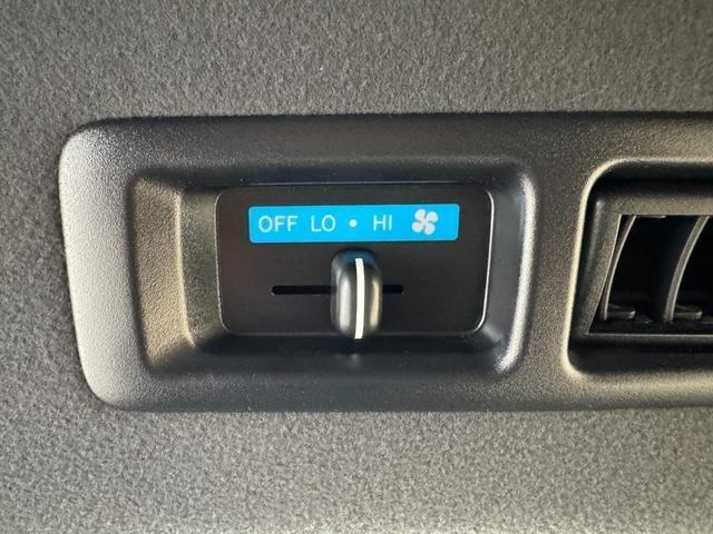 Ref:AUX-25070858 TOYOTA HIACE VAN 2019 20 Ref:AUX-25070858 TOYOTA HIACE VAN 2019 - Image 20