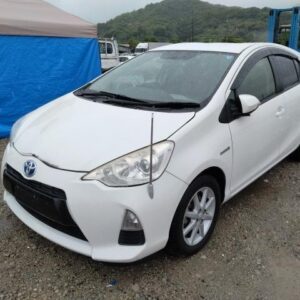 2013 Toyota Aqua white hybrid used car Japan export