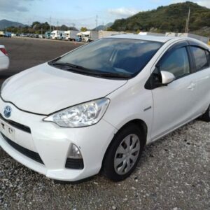 2014 Toyota Aqua white hybrid used car Japan export
