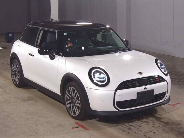 Ref:AUX-25090661 MINI MINI 2024 1 2024 Mini Mini white gasoline used car Japan export