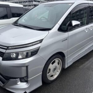 2014 Toyota Voxy silver gasoline used car Japan export