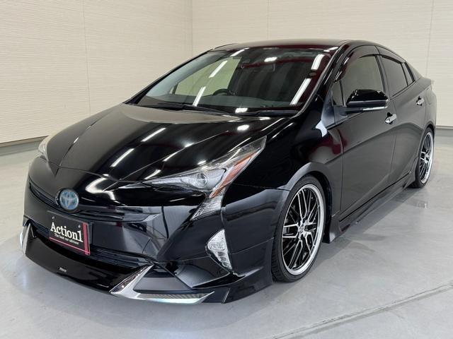 Ref:AUX-25091012 TOYOTA PRIUS 2016 1 2016 Toyota Prius black hybrid used car Japan export