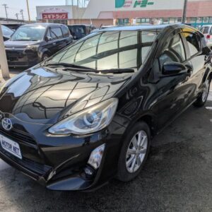 2016 Toyota Aqua black hybrid used car Japan export