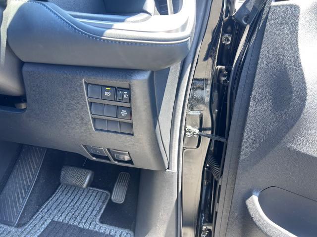 Ref:AUX-25101804 TOYOTA VOXY 2023 16 Ref:AUX-25101804 TOYOTA VOXY 2023 - Image 16