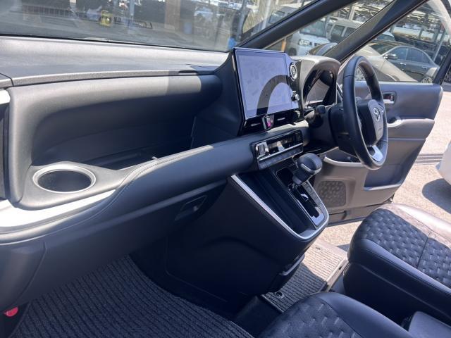 Ref:AUX-25101804 TOYOTA VOXY 2023 10 Ref:AUX-25101804 TOYOTA VOXY 2023 - Image 10