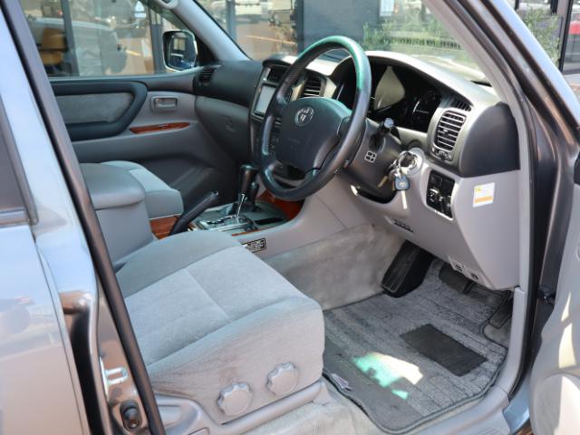 Ref:AUX-25101837 TOYOTA LAND CRUISER 100 2004 18 Ref:AUX-25101837 TOYOTA LAND CRUISER 100 2004 - Image 18