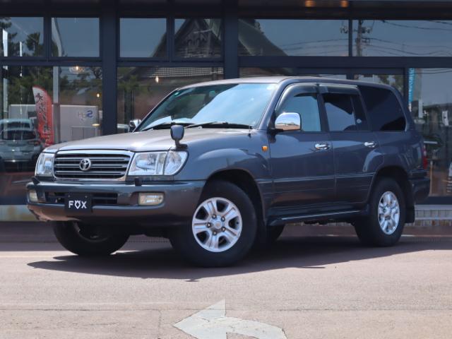 Ref:AUX-25101837 TOYOTA LAND CRUISER 100 2004 1 2004 Toyota Land Cruiser 100 gray gasoline used car Japan export