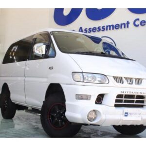 2005 Mitsubishi Delica Space Gear white gasoline used car Japan export