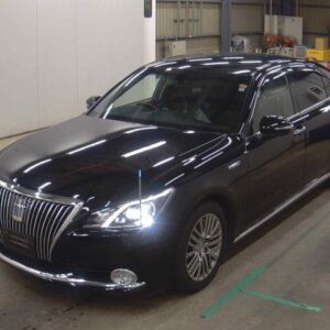 2018 Toyota Crown Majesta black gasoline used car Japan export