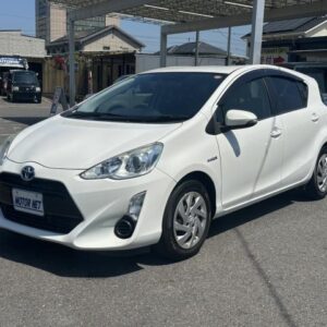 2015 Toyota Aqua pearl hybrid used car Japan export