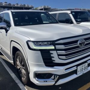 2025 Toyota Land Cruiser pearl gasoline used car Japan export