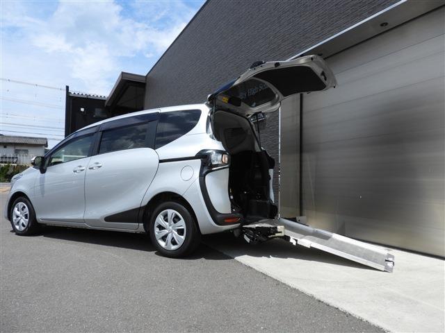 Ref:AUX-25118286 TOYOTA SIENTA 2019 1 2019 Toyota Sienta silver gasoline used car Japan export