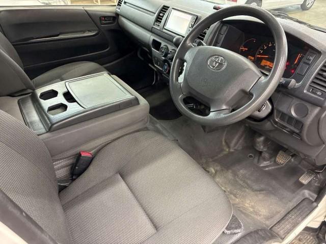 Ref:AUX-25118487 TOYOTA HIACE VAN 2017 4 Ref:AUX-25118487 TOYOTA HIACE VAN 2017 - Image 4